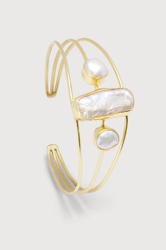 Gold Pearls Jewelry, Pearl Cuff, Setting Ideas, Jewelry Inspo, Pearl Jewelry, In The Heart, Fresh Water, Freshwater Pearls, Contemporary Design