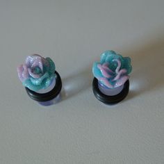 there are two fake flowers on top of the plugs