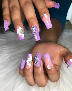 Explore 30 purple French tip nail designs that are as elegant as they are chic! From soft pastels to vibrant hues, discover a wide range of nail art ideas to suit your personal style.