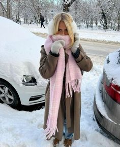 Snow Outfit Inspo, Nyc Fits, Nyc Christmas, Cold Fits, Winter Inspo, Scarf Outfit, Snow Outfit, Europe Winter