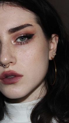 Daily Grunge Makeup, Hooded Eye Grunge Makeup, Soft Edgy Makeup, Grungy Eye Makeup, Subtle Grunge Makeup, Messy Eye Makeup, Star Eye Makeup, Earthy Makeup, Soft Grunge Makeup