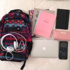 °stay gold, bold and true° »amandawhylie702« Schul Survival Kits, Backpack Essentials, Pink Book, Cool School Supplies, Study Organization, School Survival, School Accessories