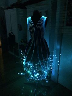 Instructions for making a Fiber Optic dress!!! Fiber Optic Dress, مشروعات العلوم, Fibre Optics, Cosplay Tutorial, Beauty Dress, Fantasy Fashion, Fiber Optic, Larp, Costume Design