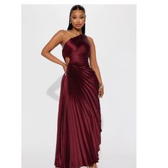 New With Tags Size 2xl Holiday Maxi Dress, One Shoulder Maxi Dress, Red Maxi, Dress Pleated, Fashion Nova Dress, Satin Maxi, Pleated Fabric, Satin Maxi Dress, Asymmetrical Hem