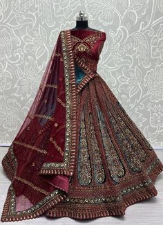 Gopi Dress, Botas Outfit, Bridal Lehenga Wedding, Ethnic Lehenga, Wedding Dress For Women, Chic Prom Dresses, Bridesmaid Lehenga, Lehenga Saree Design