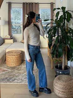 Spring Study Outfit, Style Chunky Sweater, Casual Comfy Outfit Fall, Thanksgiving Jeans Outfit, January 2024 Outfits, Cute Modest Church Outfits, Thanksgiving Host Outfit, Casual Winter Outfits Aesthetic, Autumn Church Outfits