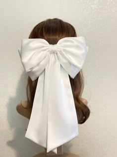 Material Satin fabric, steel barrette Description Giant double layers satin hair bow is design from a customer, For her wedding. Are big and petty Size of bow: 9 inches width Size of tails: 12 inches long Size of barrette: 3.89 inches All custom orders welcome, please contact me! all my shop items are handmade by me in the USA Current processing time is 1-3 business days before shipping. Please contact me with any requests for specific delivery times. SHIPPING: All US orders are shipped USPS Fir Wedding Hair Ribbon Bow, Hair Bow Design, Wedding Bow Hair, Bow Veil Wedding, White Dress With Big Bow, White Bow Hairstyle, White Bow In Hair, Giant Hair Bow, Big Bow Hairstyle