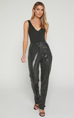 Make a statement at your next party with the Deola Pant - High Waisted Straight Leg in Black. These full-length pants are perfect for any occasion, offering a sleek and sophisticated look that will turn heads wherever you go. With their high-waisted design, they flatter your figure and accentuate your waistline, giving you confidence all night long. The straight leg cut adds an element of modernity to this classic style, making them versatile enough to dress up or down. Crafted from a comfortabl Basic Black Dress, Neon Outfits, Bachelorette Dress, Spring Maxi Dress, Navy Bridesmaid Dresses, Spring Capsule Wardrobe, Long Sleeve Knit Dress, Strapless Tops, Smock Dress