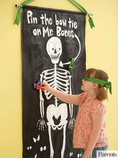 15 Fun DIY Halloween Party Games That Kids Will Love - When my kids were younger, we loved hosting our own Halloween parties. We would go all out with fun decorations, spooky foods and even some Halloween themed games. If you are planning your own Halloween party this year, I have just the thing for you. #Halloween #crafts #kidscrafts #funcrafts #games #kidsgames #halloweengames #diy Diy Halloween Party Games, Adult Halloween Party Food, Diy Halloween Party, Fun Halloween Party Games, Halloween Party Activities, Dekorasi Halloween, Fun Halloween Games, Mr Bones, Halloween Games For Kids