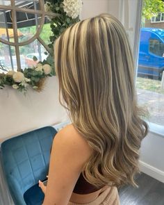 Brown Hair With A Lot Of Blonde, Chunky Weave Highlights, Thicker Highlights, Dyed Hair Highlights, Bleached Hair Ideas, Bleach Highlights, Bleach Hair Ideas, 2000s Hairstyles, Dyeing Hair