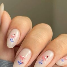 Cute Nail Tip Designs, Animals On Nails, How To Paint Nail Art, Now Nails Design, Self Painted Nails, Nature Theme Nails, Blue Nail Designs 2024, Chicken Nail Art, Cute Nails Blue