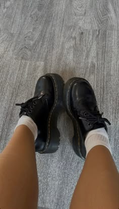 Black Platform Oxfords, Dr Martins Aesthetics, Doctor Martin Shoes, Platform Oxford Shoes Outfit, Doc Martin Loafers, School Shoes Aesthetic, Black Docs, Doc Marten Shoes, Black Shoes Outfit