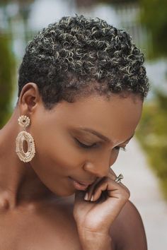 Black Hair Haircuts, Short Natural Curls, Natural Crown, Big Chop Natural Hair, Twa Styles, Waves Haircut, Short Natural Curly Hair, Black Hair Short Cuts, Skin Tattoo