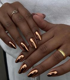 7 Of The Hottest Winter Nail Trends To Try in 2024! Gold Chrome Nails, Pink Chrome Nails, Milky Nails, Chrome Nail Art, Chrome Nails Designs, September Nails, Fall Nail Trends, Chrome Nail