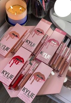 Maquillage Kylie Jenner, Makeup Collection Goals, Kylie Lipstick, Essential Makeup, Makeup Bag Essentials, Kylie Lip Kit, Flipagram Instagram