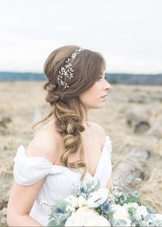 Boho Braid. The Everthine Crystal Hair Vine by Atelier Elise. Hair Asymmetrical, Boho Braid, Winter Bridal Jewelry, Beautiful Bridal Hair, Crystal Hair Vine, Bohemian Braids, Crystal Flowers, Bridal Accessories Jewelry, Boho Braids