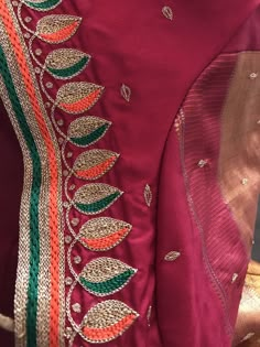 Blouse Neck Design, Aari Blouse, Blouse Design Images, Simple Blouse Designs, Ladies Blouse Designs, Hand Work Blouse