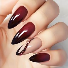 Maroon Nails Almond Art Designs, Nailart Merah Maroon, Mulberry Nails, Dark Red Nails With Design, Unghie Sfumate, Makijaż Smokey Eye, Fall Nail Art, Chic Nails, Nail Polishes