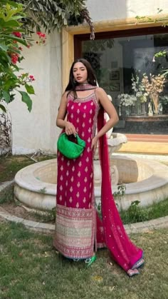 Latest Traditional Dresses, Diwali Dresses, Wedding Outfits For Women, Diwali Outfits, Indian Sari Dress, Beautiful Pakistani Dresses, Elegant Blouse Designs