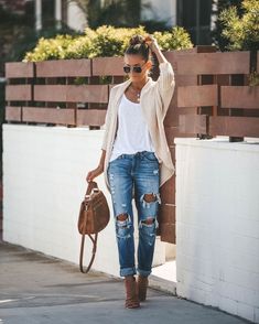 20 date night outfits perfect for the season! – Whole Lifestyle Boyfriend Jean, Mode Casual, Outfit Trends, Night Out Outfit, Pinterest Closet, Looks Chic, Date Outfits, Komplette Outfits, Casual Fall Outfits