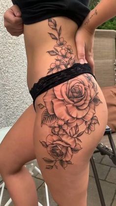 Tattoo Ideas Female Skull For Women, Womens Side Tattoos, Women Side Tattoos, Womens Hip Tattoo Ideas, Legs Tattoos For Women, Side Tattoos Women Hip Thighs, Hip Tats, Tato Realis