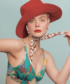 Janessa Leone Hat, Kate Spade Scarf, Elle Fanning Style, Louis Vuitton Top, All The Bright Places, Dakota Fanning, Elle Fanning, 인물 사진, Red Hats