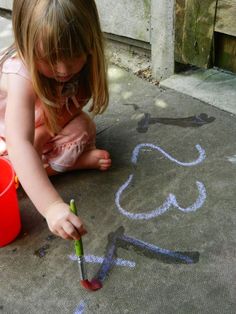 Outdoor Mark Making, Mark Making Ideas, Eyfs Outdoor Area, Maths Eyfs, Early Years Maths, Outdoor Learning Activities, Number Formation, Outdoor Nursery