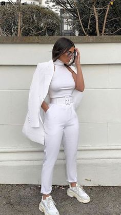 Sporty Outfit Ideas, Sporty Outfit, Fest Outfits, Gaun Fashion, Outfit Mujer, Winter Trends, Sporty Outfits, White Outfits