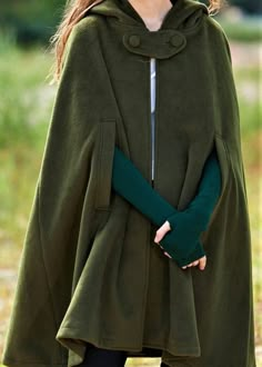 Poncho Winter, Autumn Jacket Women, Cape Cloak, Poncho Coat, Fotografi Vintage, Hooded Cape, Medieval Costume, Cape Jacket, Capes For Women