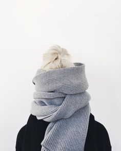 Jeans Marron, Noora Saetre, Silver Blonde, Winter Skin, Grey Scarf, Foto Art, Suit Up, How To Pose, Mode Inspiration