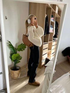 Haircare Tips, Beige Pullover, Skandinavian Fashion, Uni Outfits, Autumn Fits, Uggs Outfit, Fall Inspiration, Stockholm Fashion