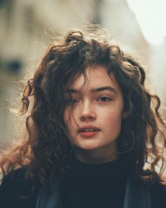 Trendy Haircuts, Short Hairstyle, Grunge Hair, Long Curly Hair, Long Curly, Young Woman, Pretty Face, Kendall Jenner, Kylie Jenner