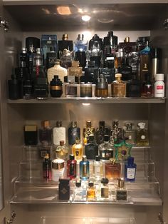 Cologne Collection Aesthetic, Cologne Organizer For Men Bedroom, Mens Cologne Display, Cologne Display Ideas, Cologne Collection Display, Cologne Storage Ideas, Fragrance Display Ideas, Fragrance Collection Display, Cologne Organizer For Men