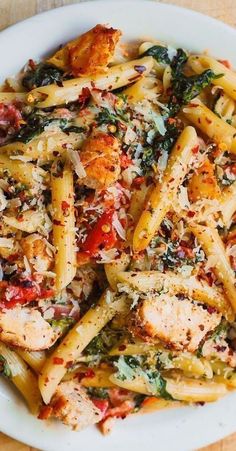 Chicken and Bacon Pasta with Spinach and Tomatoes in Garlic Cream Sauce on a plate Pasta With Tomatoes And Spinach, Garlic Sauce For Chicken, Pasta With Tomatoes, Easy Pasta Recipe