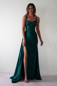 Best Prom Dresses Emerald Green, Emerald Green Prom Dress Formal, Green Fancy Prom Dresses, Emerald Green Wedding Dress Lace, Emerald Dress Formal Off Shoulder, Emerald Dress Prom Dress, Emerald Green Homecoming Dresses Prom, Emerald Wedding Dress Formal, Emerald Greem Prom Dress