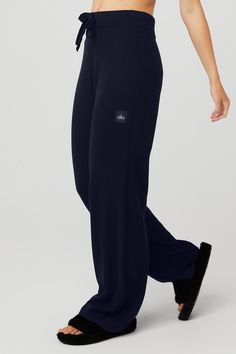 You needed more cashmere in your life — we’ve got just the thing, The Cashmere High-Waist Jet Set Wide Leg Pant is the ultimate luxury for body & soul. Incredibly soft, ethically sourced cashmere looks better than ever in a wide leg fit for cozying up or hitting the streets in cold weather. For next-level cozy & indulgence, go head to toe with a matching cashmere bra & coverup. Made with 100% cashmere yarn Wide leg & high waist Easy elastic drawcord waistband Designed & uniquely fit to flatter e Outfit Tennis, Gymwear Outfits, Tennis Set, Tennis Outfit, Tennis Fashion, Cute Lazy Outfits, Casual Day Outfits, Lazy Outfits, Wide Leg Pant