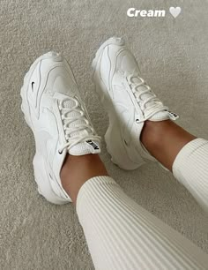 White Sneaker Inspo Women, White Running Shoes Outfit, Cute White Tennis Shoes, Gym Shoes For Women, White Gym Shoes, Chunky Sneakers Outfit, Chunky White Sneakers, White Chunky Sneakers, Nike Gym Shoes