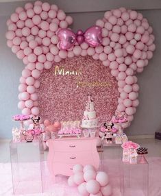 a pink minnie mouse themed birthday party