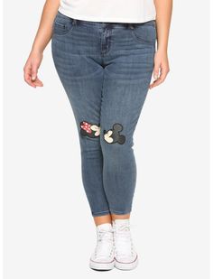 From Hot Topic - sold out fast and hard to find. New without tags from a clean and smoke free environment. Official licensed Disney merchandise. New w/tags attached. Plus size: 26 Disney Mickey Mouse & Minnie Mouse Kissing Patch High-Waisted Jeans Plus Size Love fashion and love Mickey Mouse and Minnie Mouse? We have the perfect high-waisted jeans for you! These have tapered ankles, faux front pockets and functional back pockets. A patch of Mickey Mouse giving a kissy face on the left knee and a Marvel Cosplay Girls, Jean Pocket Detail, Disney Buttons, Plus Size Disney, Mickey Mouse And Minnie Mouse, Ripped Jeggings, Kissy Face, Mickey Mouse Minnie Mouse, Jeans Plus Size