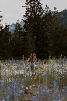 wildflower field, summer girl, cutoff blue jeans, mountain pictures, granola girl, Montana, Canada, PNW, film style photos, candid portraits Mountain Girl Aesthetic, Mountain Portrait, Mountain Wildflowers, Candid Portraits, Mountain Pictures, Mountain Girl, Dreamy Landscapes, Women's Portrait Photography, Portrait Girl