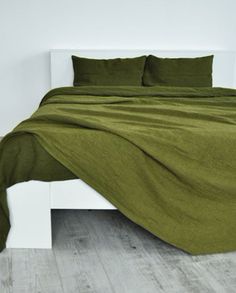 Olive waffle linen coverlet Green Linen Bedding, House Vibes, Small Apartment Living Room, Bed Throw, Small Apartment Living