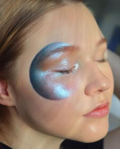 Celestial Makeup Looks, Moon Makeup, Xmas Makeup, Born This Way Concealer, Instagram Thoughts, Carnival Makeup, High Fashion Makeup, Avant Garde Makeup, Glitter Pigment