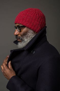 Man With A Beard, Beard Game, Grey Beards, Mode Tips, Old School Style, Beard Gang, Gentleman Style, Knitted Hat, Beard Styles