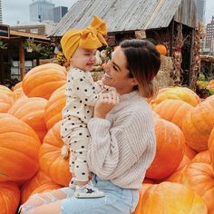 Newborn Family Pictures, Halloween Photography, Mommy Dearest, Halloween Photoshoot, Friend Poses, Fall Baby