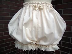 ドロワ1762 White Bloomers, Edwardian Corsets, Panty Girdle, Pretty Lingerie, J Fashion, Vintage Lingerie, Lolita Fashion, Fashion Sketches, Classic Vintage