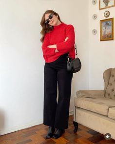 Red Pants Work Outfit, Outfit Frio Mujer, Christmas Ootd Casual, Red Outfit Winter, Outfit Pantalon Rojo, Winter Office Outfit, Red Christmas Outfit, Red Sweater Outfit, Christmas Outfit Inspiration