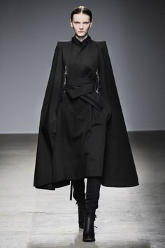 Apocalyptic Fashion, Futuristic Fashion, Future Fashion, Fantasy Fashion, Yohji Yamamoto, Dark Fashion, Inspiration Mode, Fashion Mode