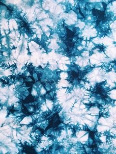 blue and white tie - dyed fabric that looks like it has been dyed with dye