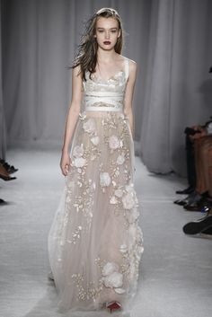 Sparkly Gowns, Marchesa Spring, Runway Gowns, 2010s Fashion, Stylish Eve, Couture Designers, Grey Colour, Gorgeous Gowns