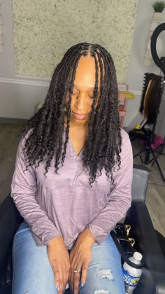 THE MOST REALISTIC FAUX LOCS THAT YOU WILL FIND!  These are faux locs that look like REAL loc extensions. These are not made with human hair & it is not intended to wear permanently. Temporary only Each bundle comes with 20 locs You will need 55-60 locs for a full head or if you'd like extra full, you will need 80 locs. No returns/ no exchanges/no refunds. Lox Extensions With Curly Ends, Loc Extensions With Curly Ends, Temporary Locs Styles, Realistic Faux Locs, Loc Extensions Styles, Small Faux Locs, 80 Locs, Individual Faux Locs, 60 Locs